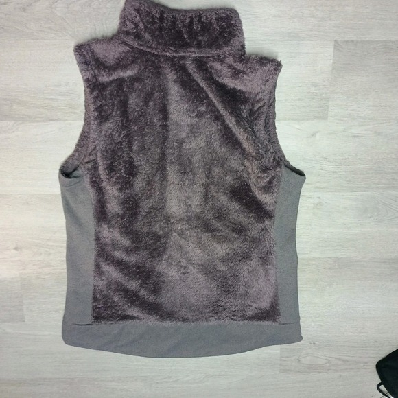 Northface Women's Purple Fuzzy Fur Vest Size Large - Picture 10 of 10